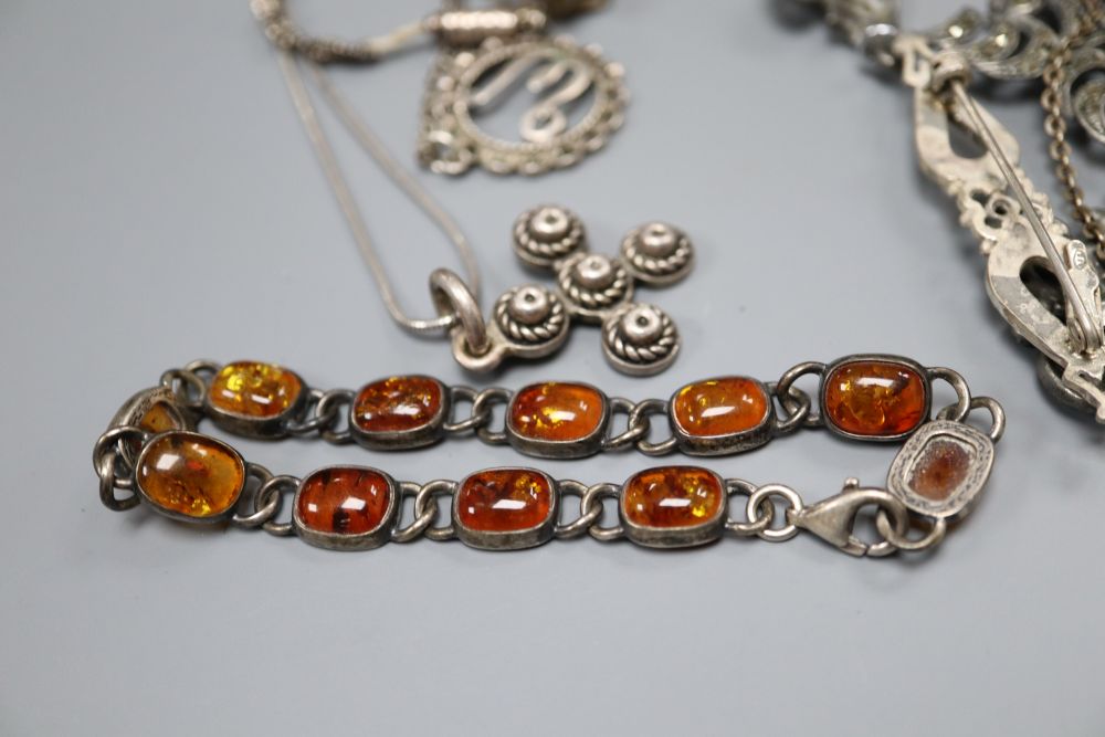 Mixed jewellery including amber bracelet, marcasite necklace etc.